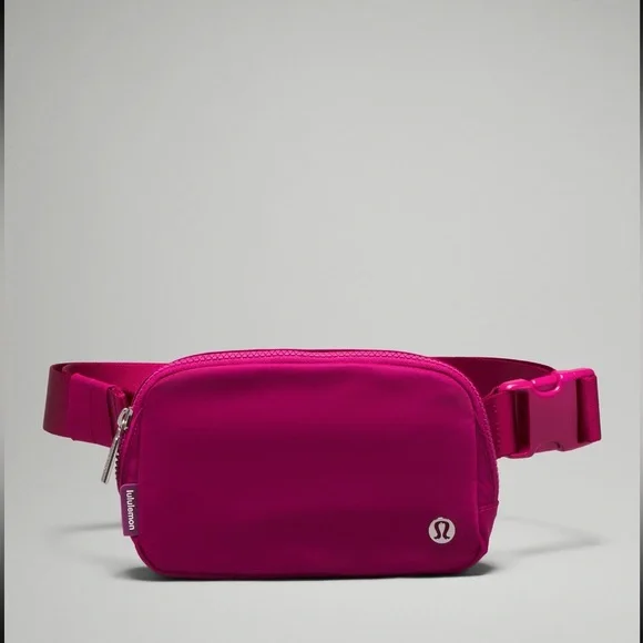 NWT Lululemon Everywhere Belt Bag Wild Berry - Picture 4 of 9